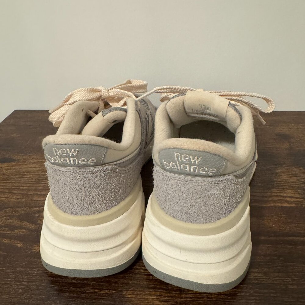 New Balance Lifestyle 997R Linen & Concrete Shoes - Picture 4 of 6